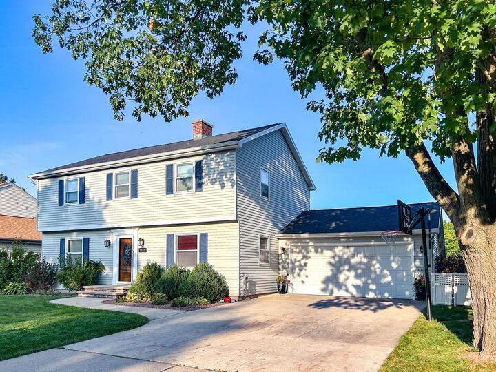 Property Photo: 1112 Oxford Court WI 54956
