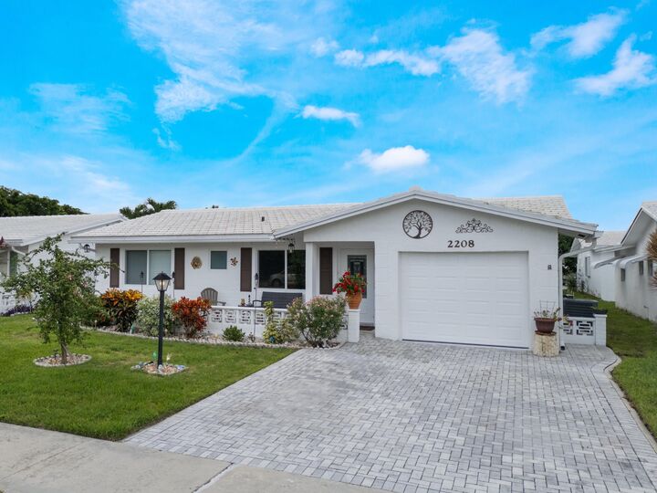 Property Photo: 2208 SW 19th Avenue FL 33426