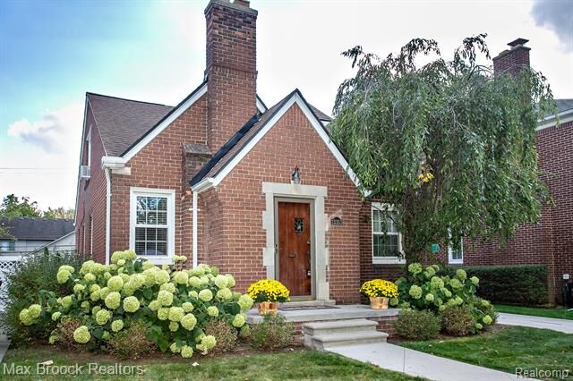 Property Photo: 13353 Sherwood Drive MI 48070