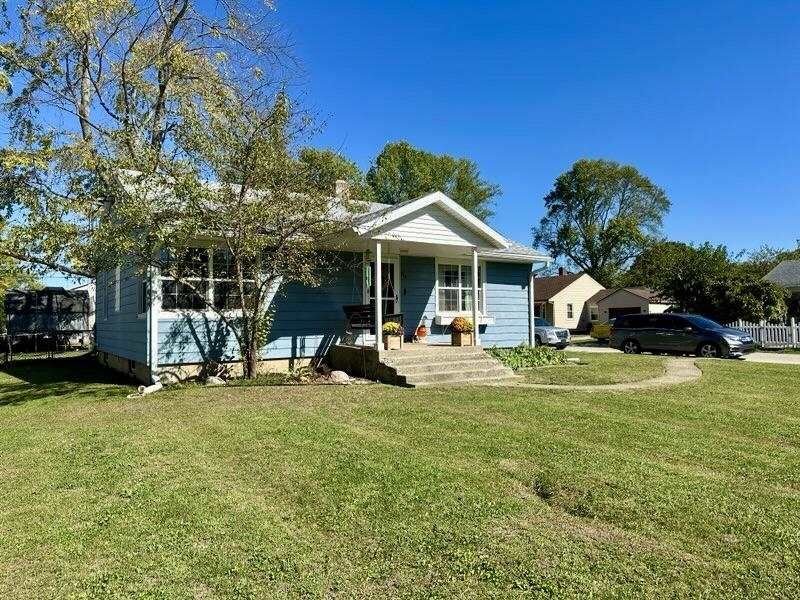 Property Photo:  214 E School  IN 47330 