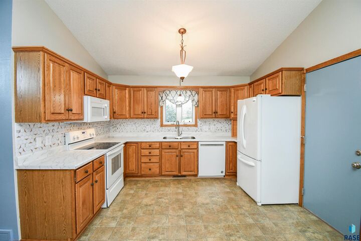 Property Photo: 26122 Canary Dr SD 57107