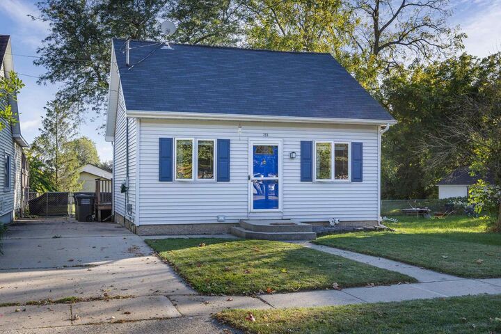 Property Photo:  723 East High Street  WI 53563