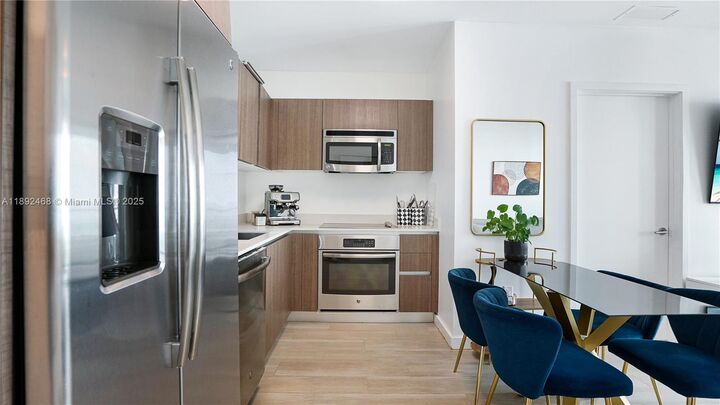 Property Photo: 1600 SW 1st Ave 810 FL 33129