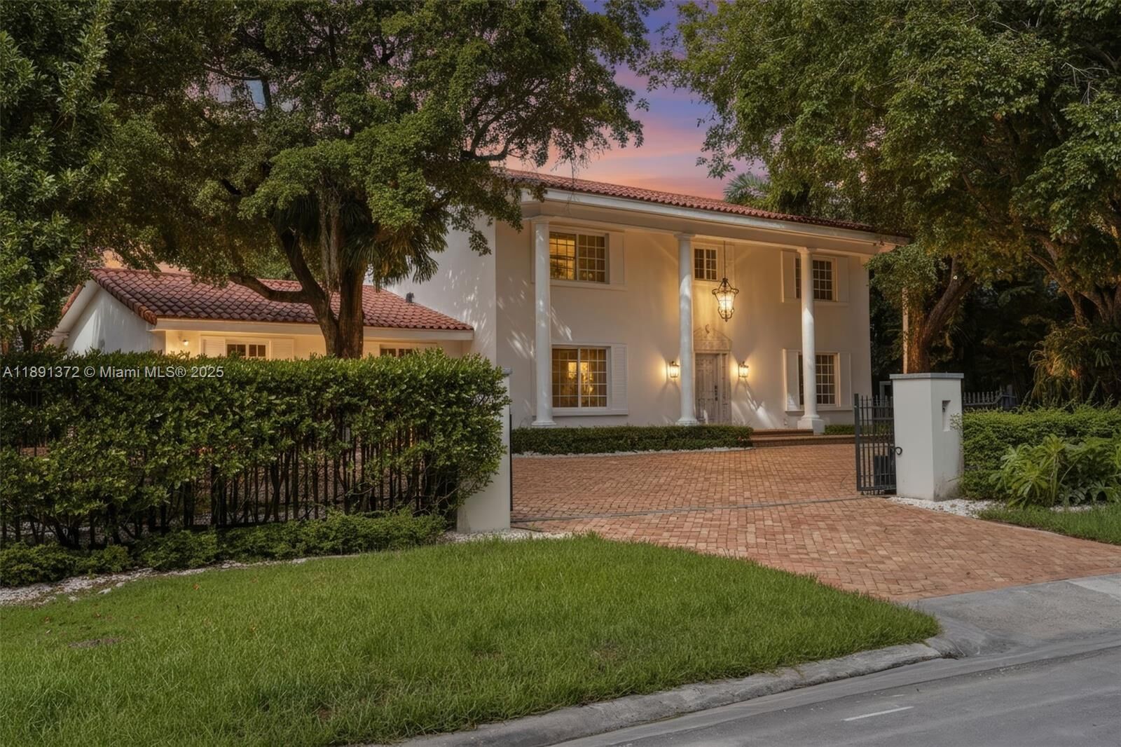 Property Photo: 575 Bay Point Rd FL 33137