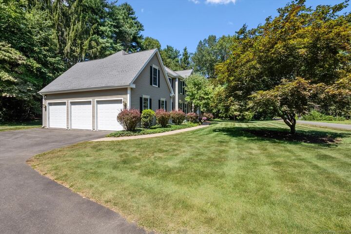 Property Photo:  102 Country Club Road  CT 06001