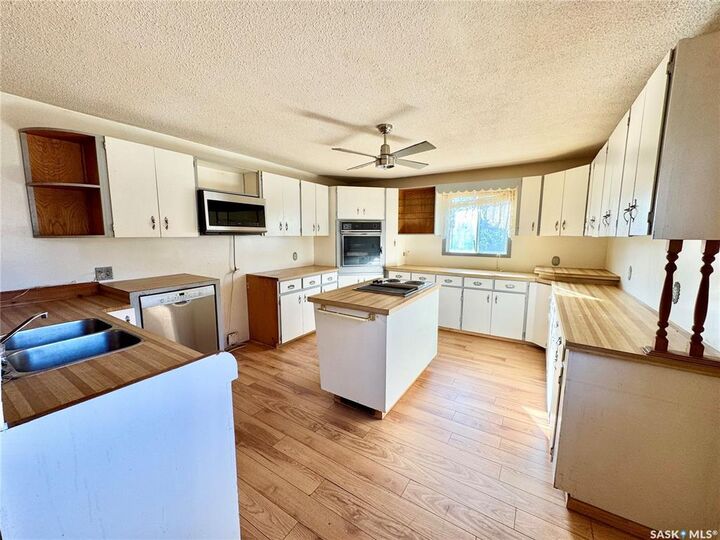 Property Photo: 561 19th Street E SK S6V 1K3