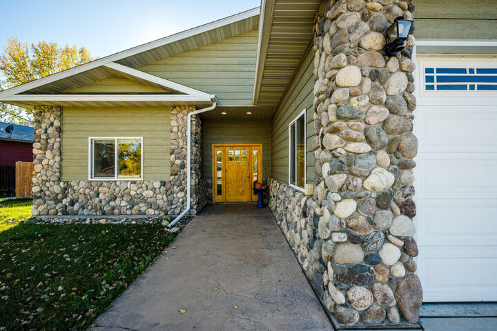 Property Photo: 476 W 4th Avenue WY 82839