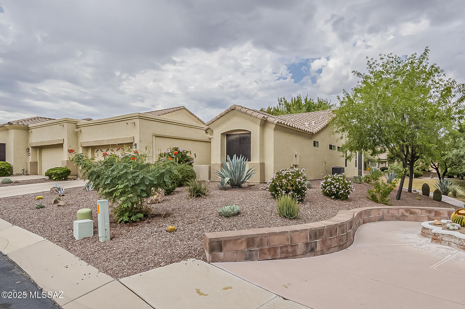 Property Photo: 490 W Moorwood Street AZ 85614