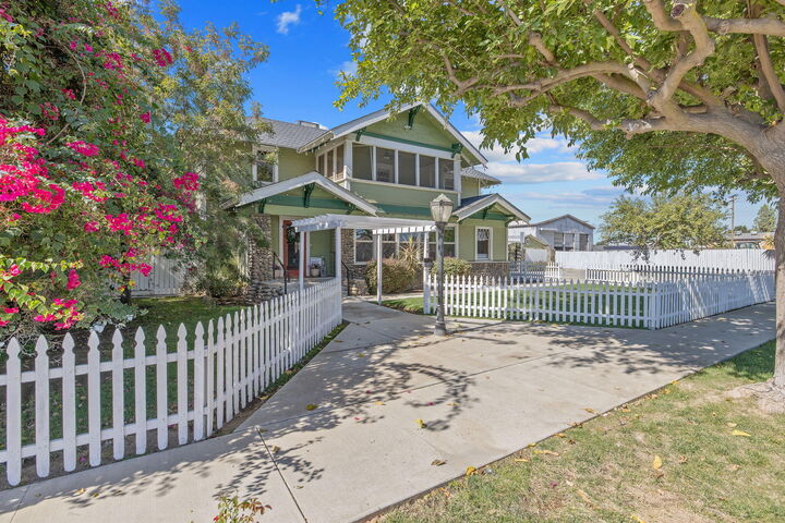 Property Photo: 224 N E Street CA 93221