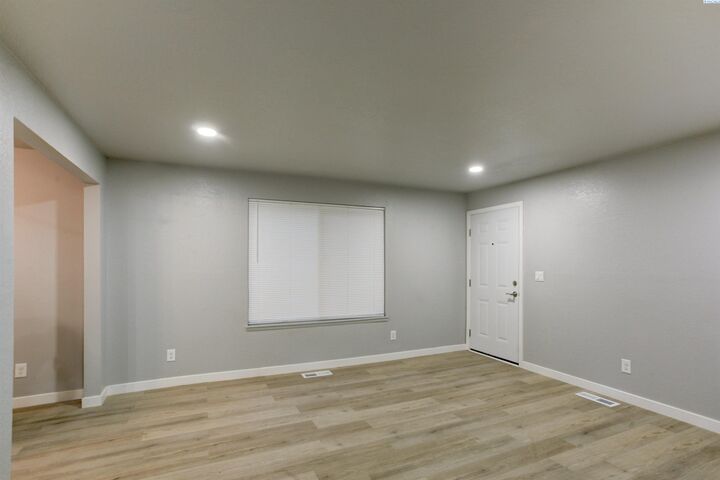 Property Photo:  1806 W 21st Ave  WA 99337 