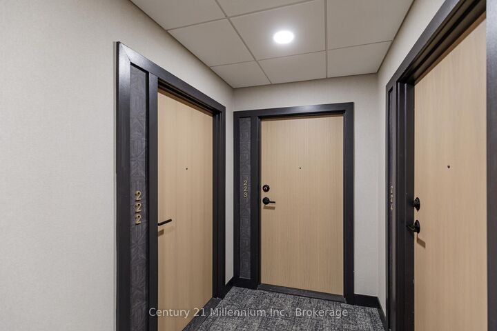 Photo de la propriété: 31 Huron Street 223 ON L9Y 5T7