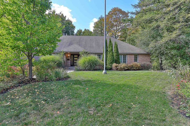 Photo de la propriété:  46 Pineneedle Drive  ON L4G 4Y6 