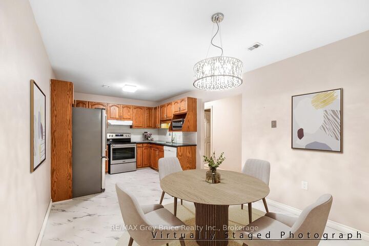 Property Photo: 2555 3rd Ave Avenue W 410 ON N4K 6T8