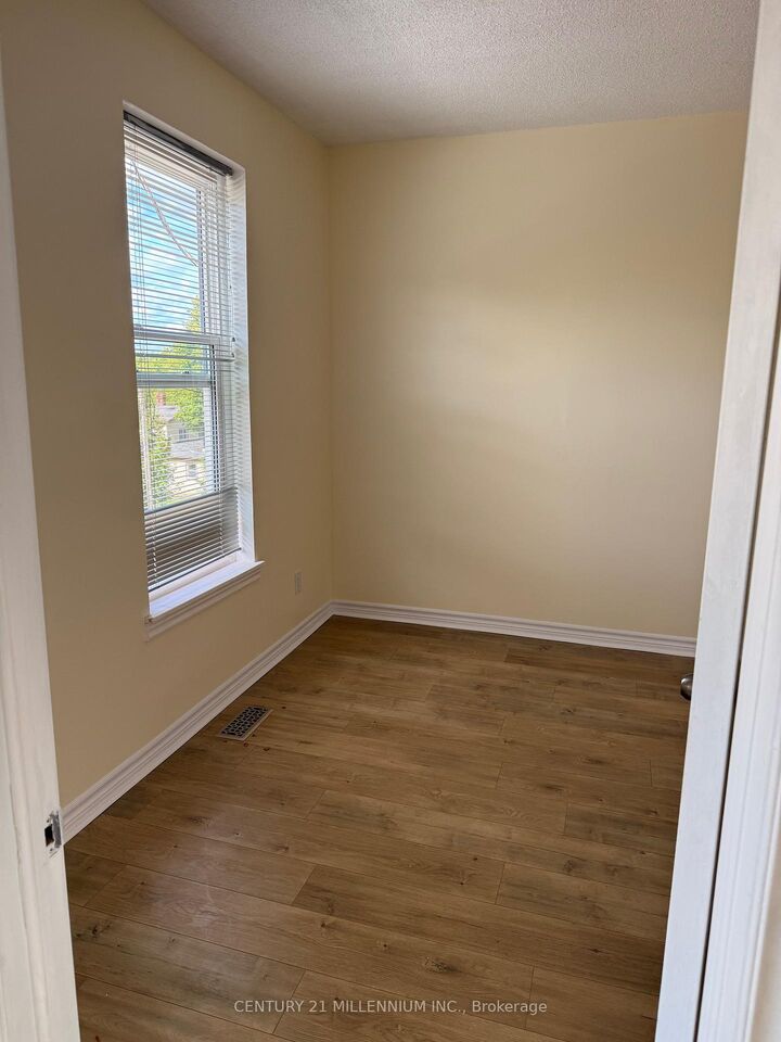 Property Photo: 1529 Queen Street E 1 ON L7K 0E3