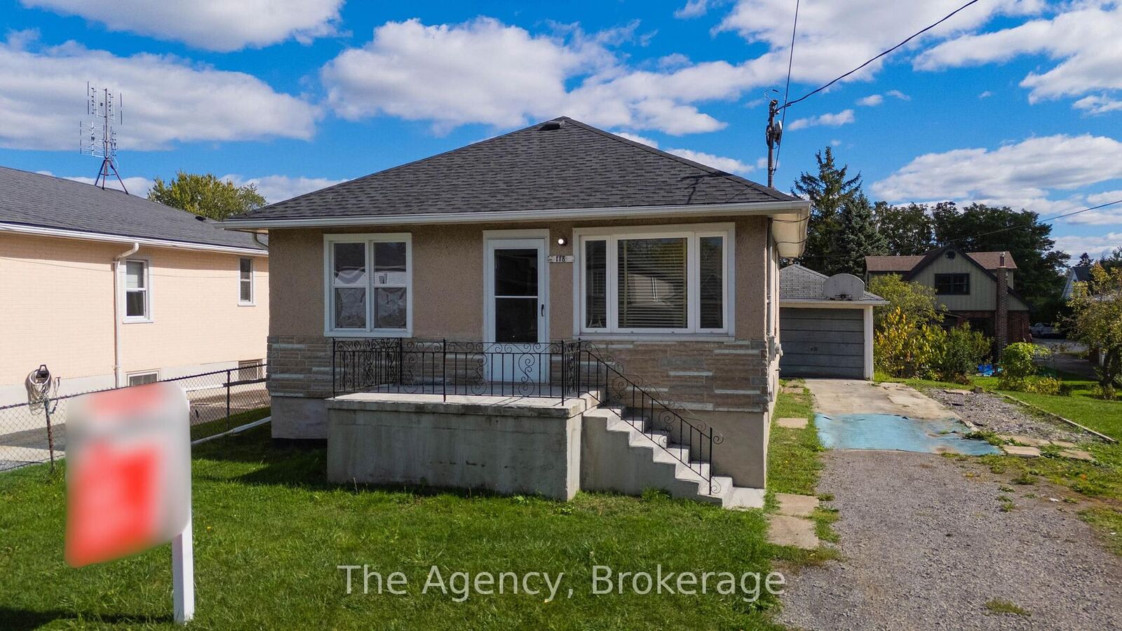 Property Photo: 118 Morton Street ON L2V 1C5