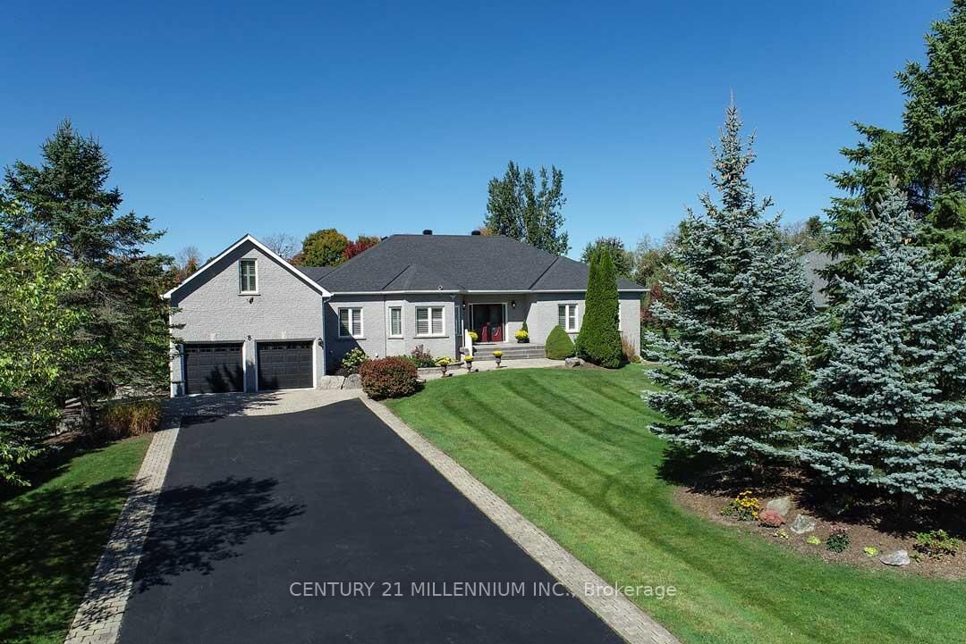 Property Photo: 8 Castlewood Court ON L7K 0C1