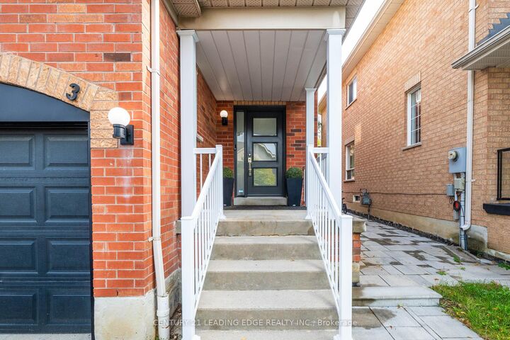 Photo de la propriété: 3 Hemans Court ON L1T 4B9