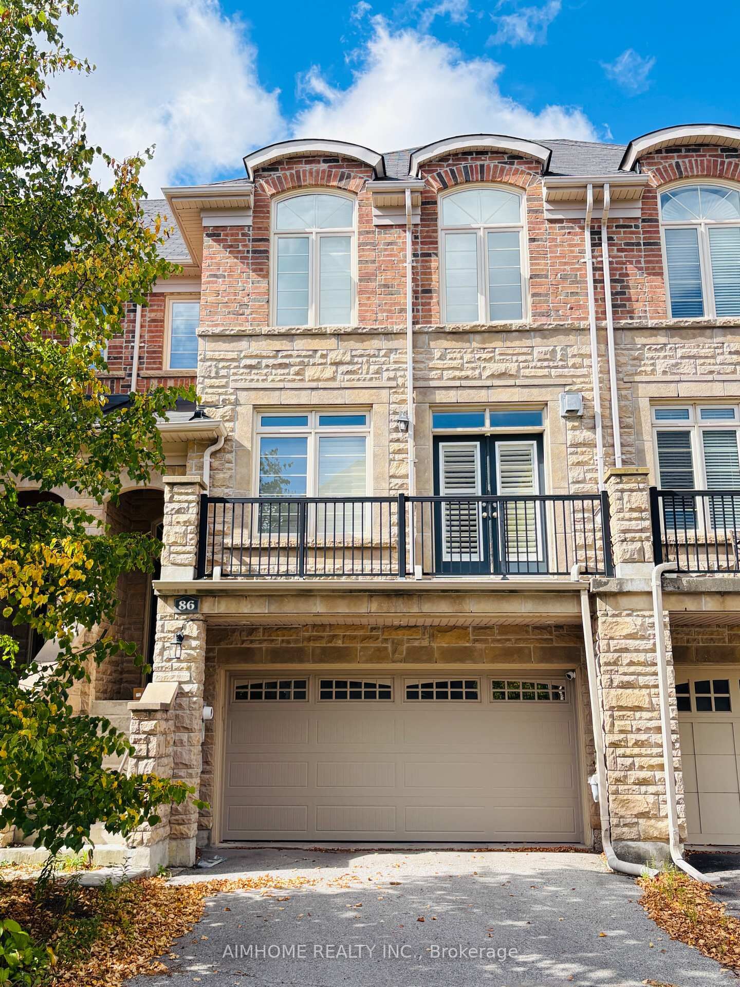 Photo de la propriété: 86 Chapman Court ON L4G 0E2
