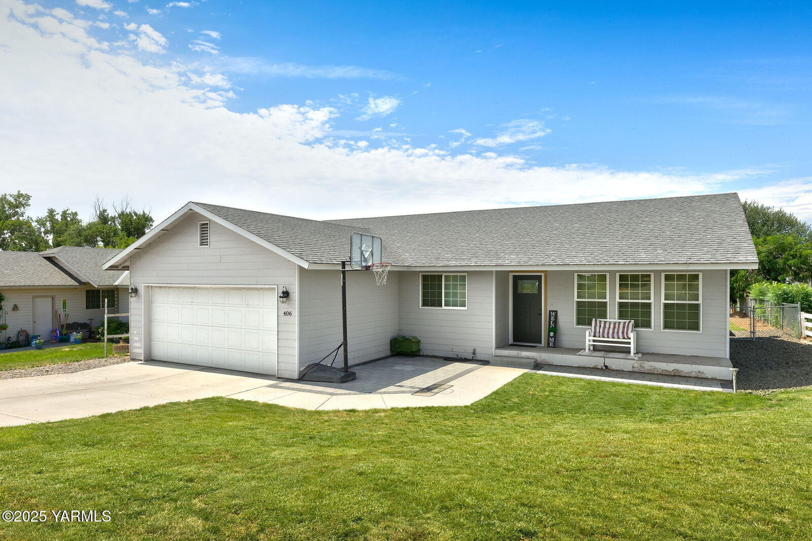 Property Photo:  406 N 40th St  WA 98901 