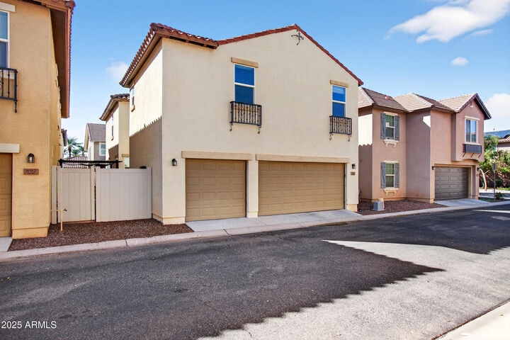 Property Photo: 886 S Huish Drive AZ 85296