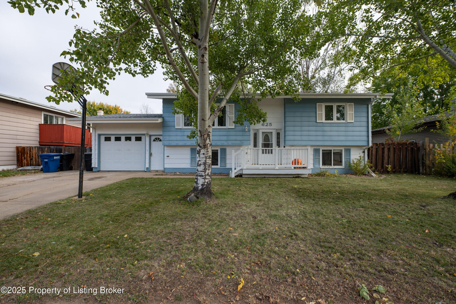 Property Photo: 625 8th Street E ND 58601