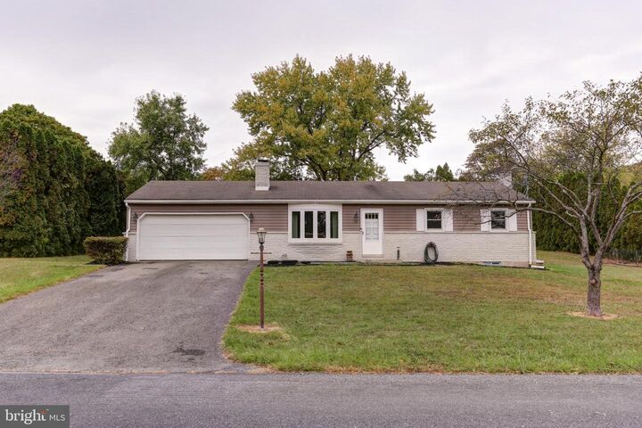 Property Photo:  1650 Hicks Drive  PA 17018 