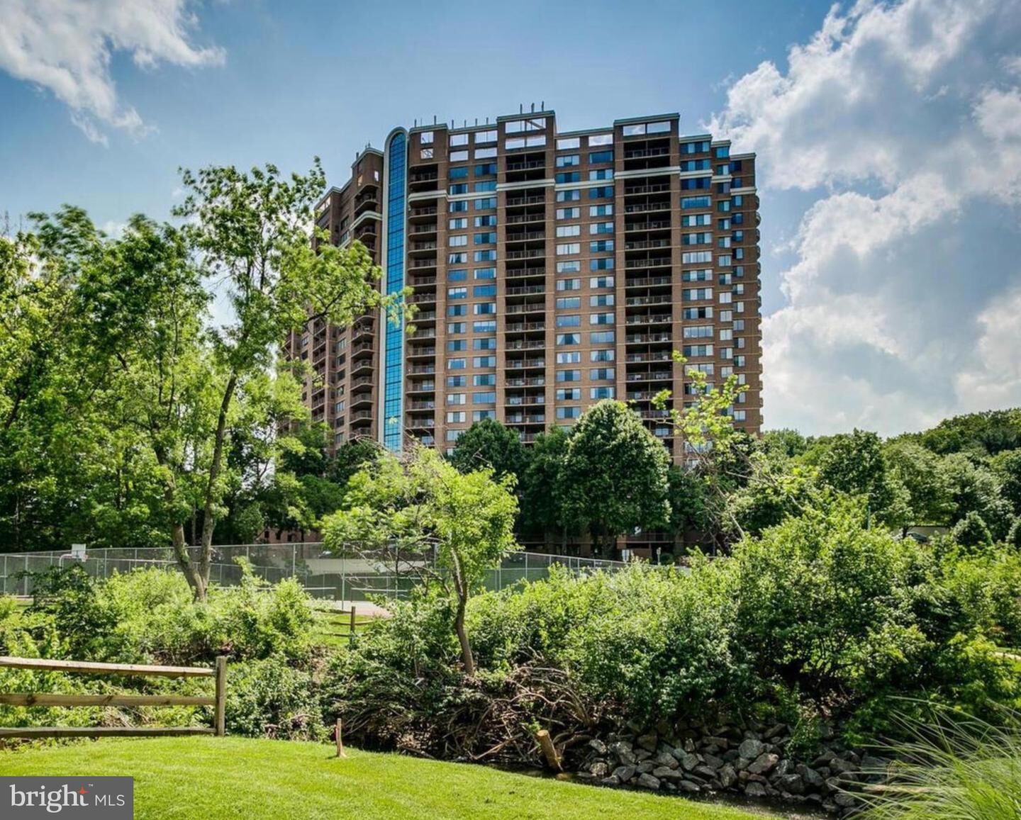 Property Photo:  10101 Grosvenor 2004  MD 20852 