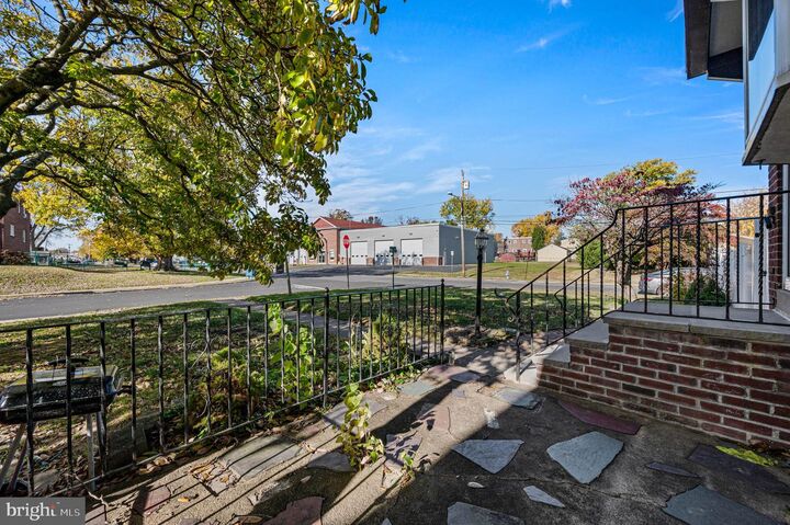 Property Photo: 900 Maple Avenue PA 19036