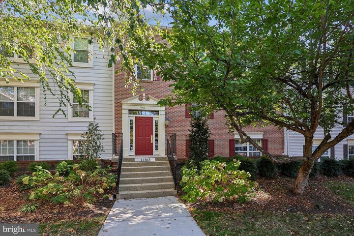 Property Photo:  12102 Greenway Court 101  VA 22033 