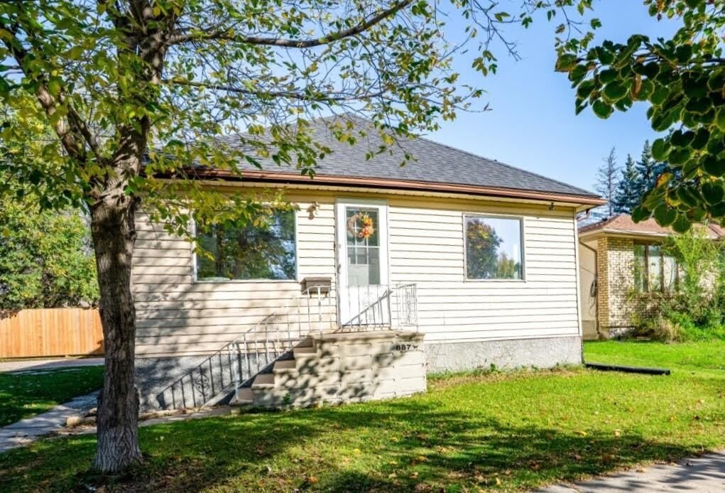 Photo de la propriété:  887 Du Couvent Avenue  MB R3V 1G9 