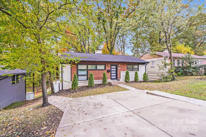 Property Photo: 4910 Valley Stream Road NC 28209