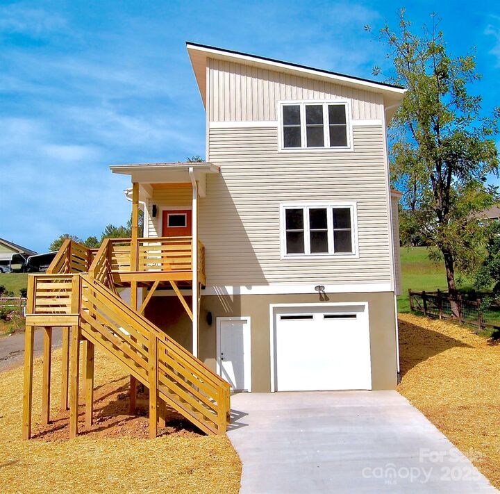 Property Photo: 21 Ponder Street NC 28754