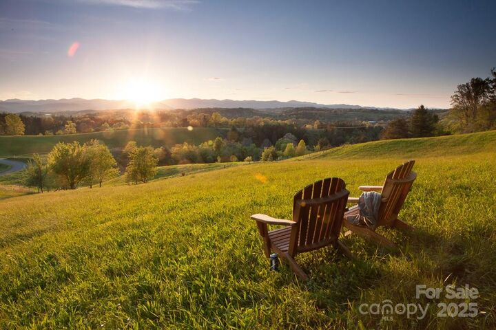 Property Photo: 202 Westridge Farm Road 4 NC 28804