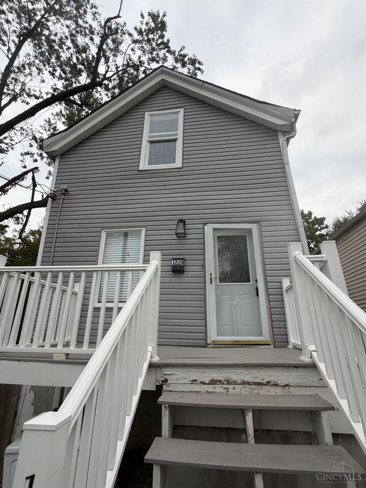 1228 Rosemont Avenue  Cincinnati OH 45205 photo