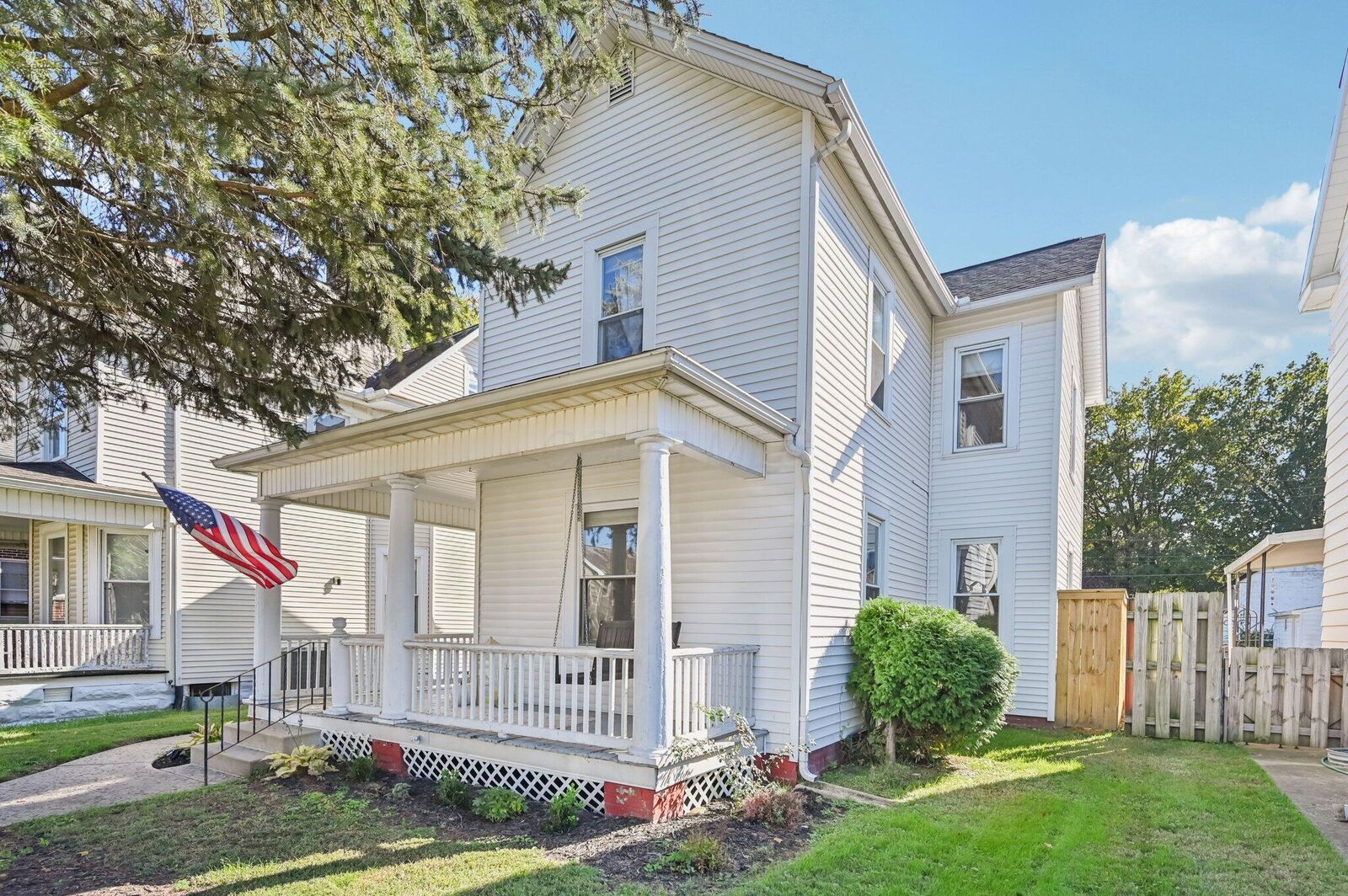 Property Photo: 404 E 6th Avenue OH 43130