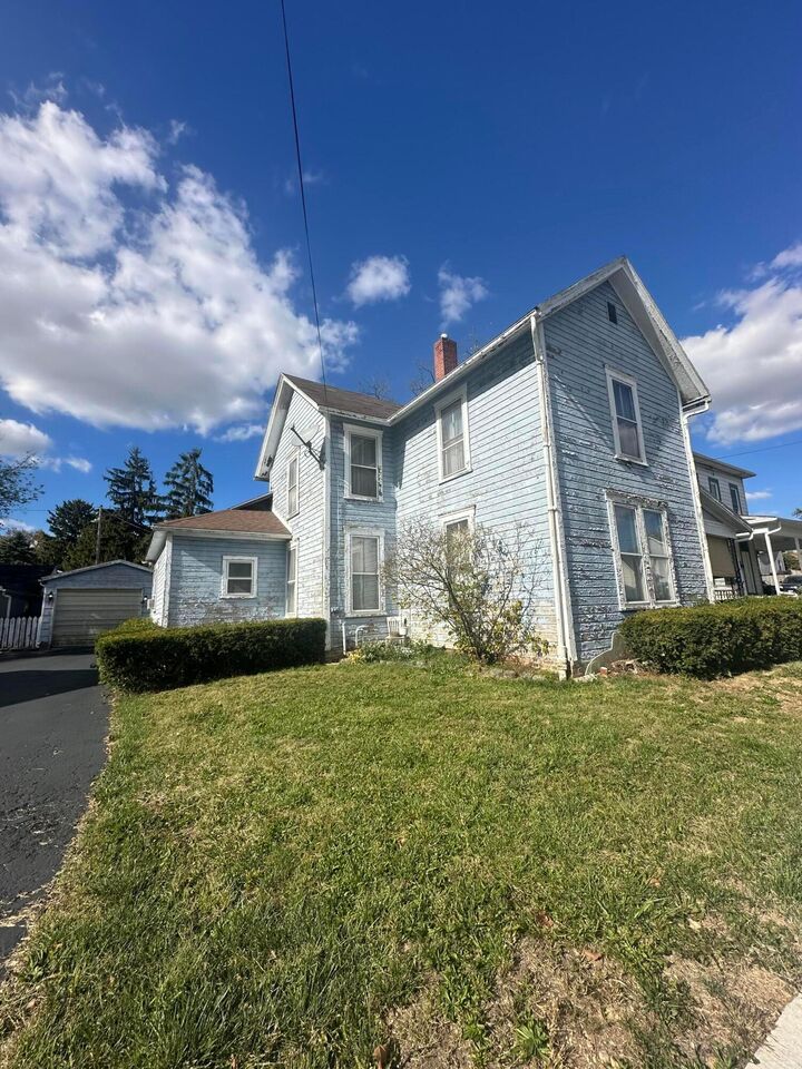 Property Photo: 106 W Race Street OH 43044