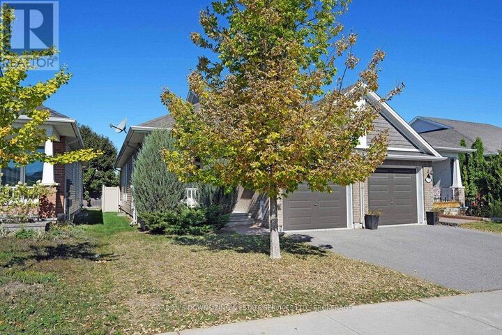 Property Photo: 281 Brambling Way ON K2J 6E3