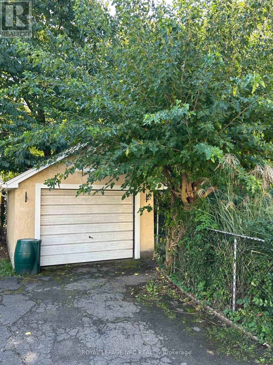 Property Photo:  116 Pleasant Avenue  ON L2R 1Y2