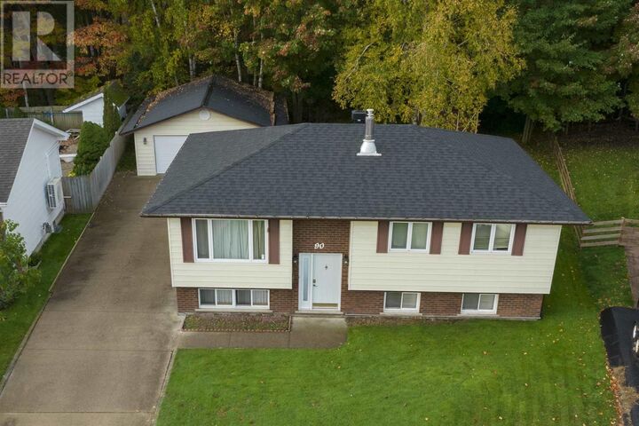 Photo de la propriété: 90 Taskar Dr ON P6A 6M8