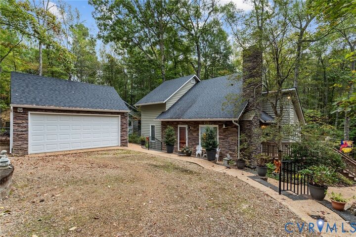 Property Photo: 3209 Shadow Oaks Road VA 23112