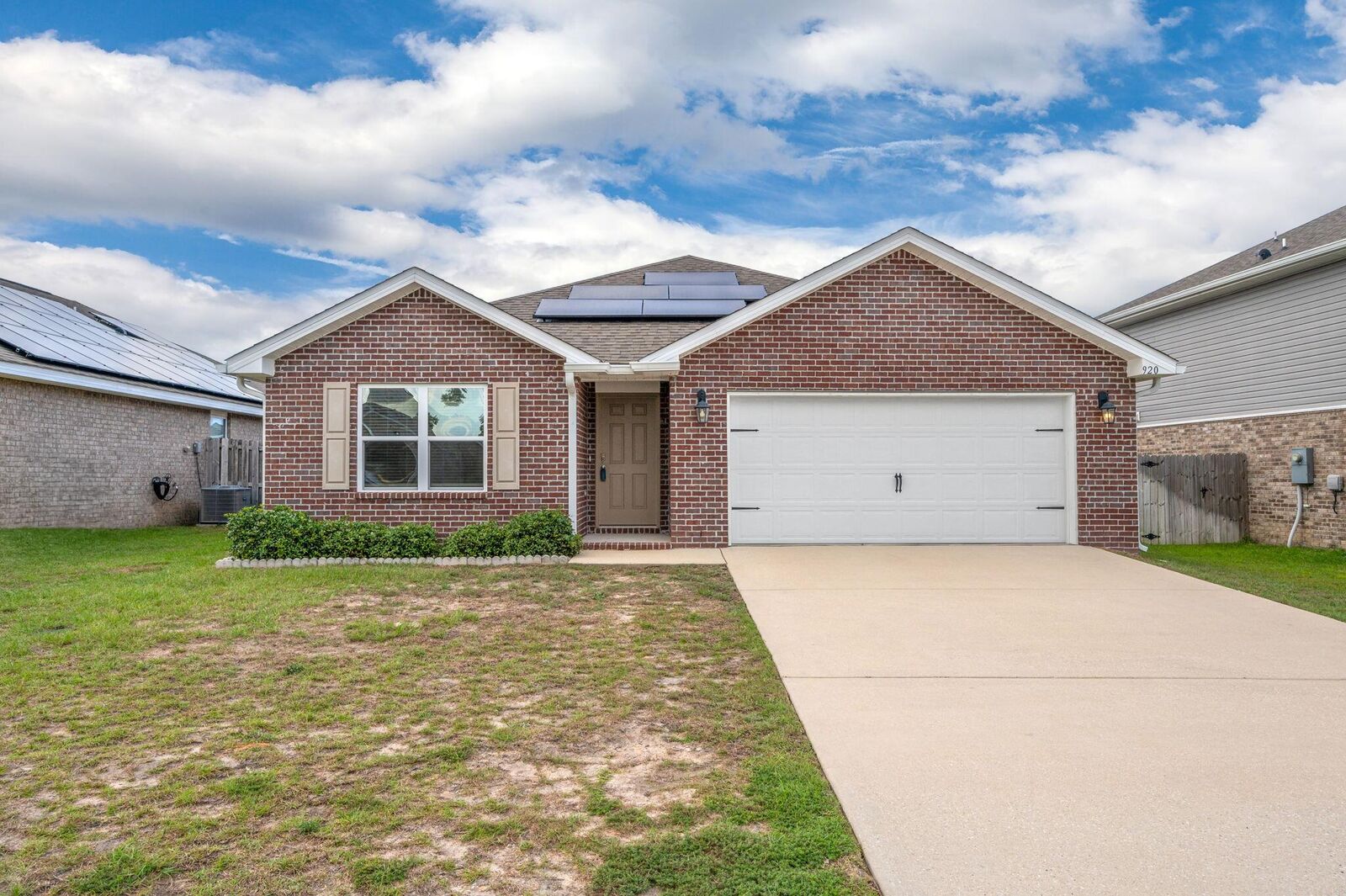 Property Photo: 920 Merganser Way FL 32539