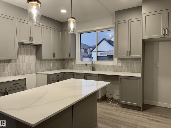 Photo de la propriété:  6108 Carr Road NW  AB T5E 6Y4 