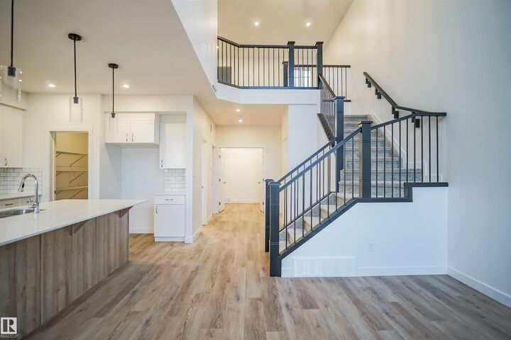 Photo de la propriété: 1604 11 Avenue NW AB T6W 4X8