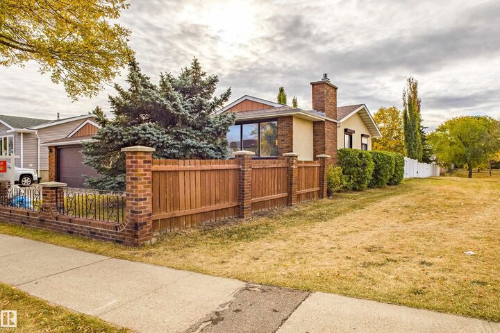 Property Photo: 11455 162 Avenue NW AB T5X 2L4