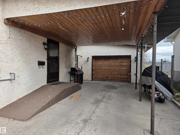 Property Photo:  10009 104 Street  AB T8R 1A5 