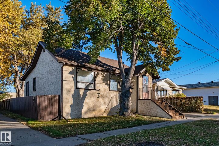 Photo de la propriété: 10009 104 Street AB T8R 1A5