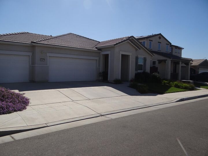 Property Photo: 6445 W Pico Avenue CA 93723