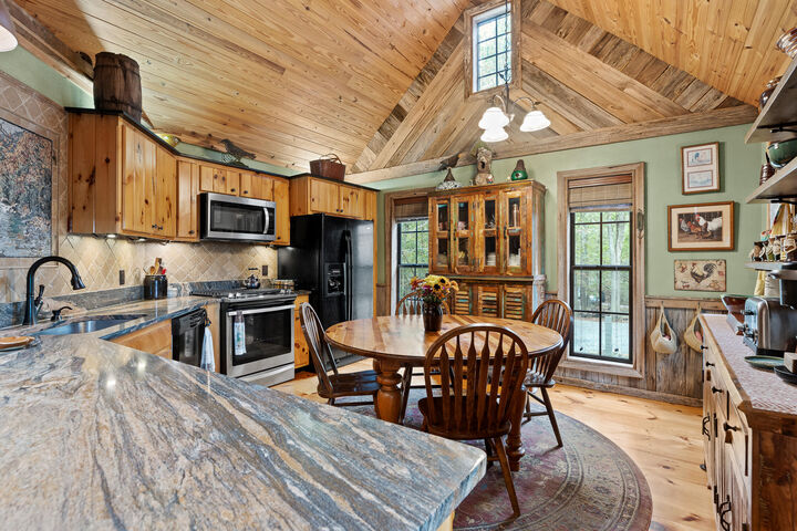 Property Photo: 6112 Cove Road AL 35984
