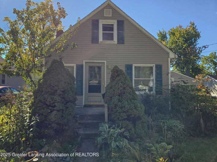 Property Photo: 128 Oakwood Street MI 48837