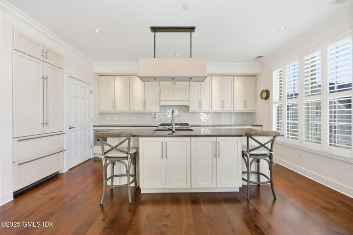 Property Photo:  77 Havemeyer Lane 420  CT 06902